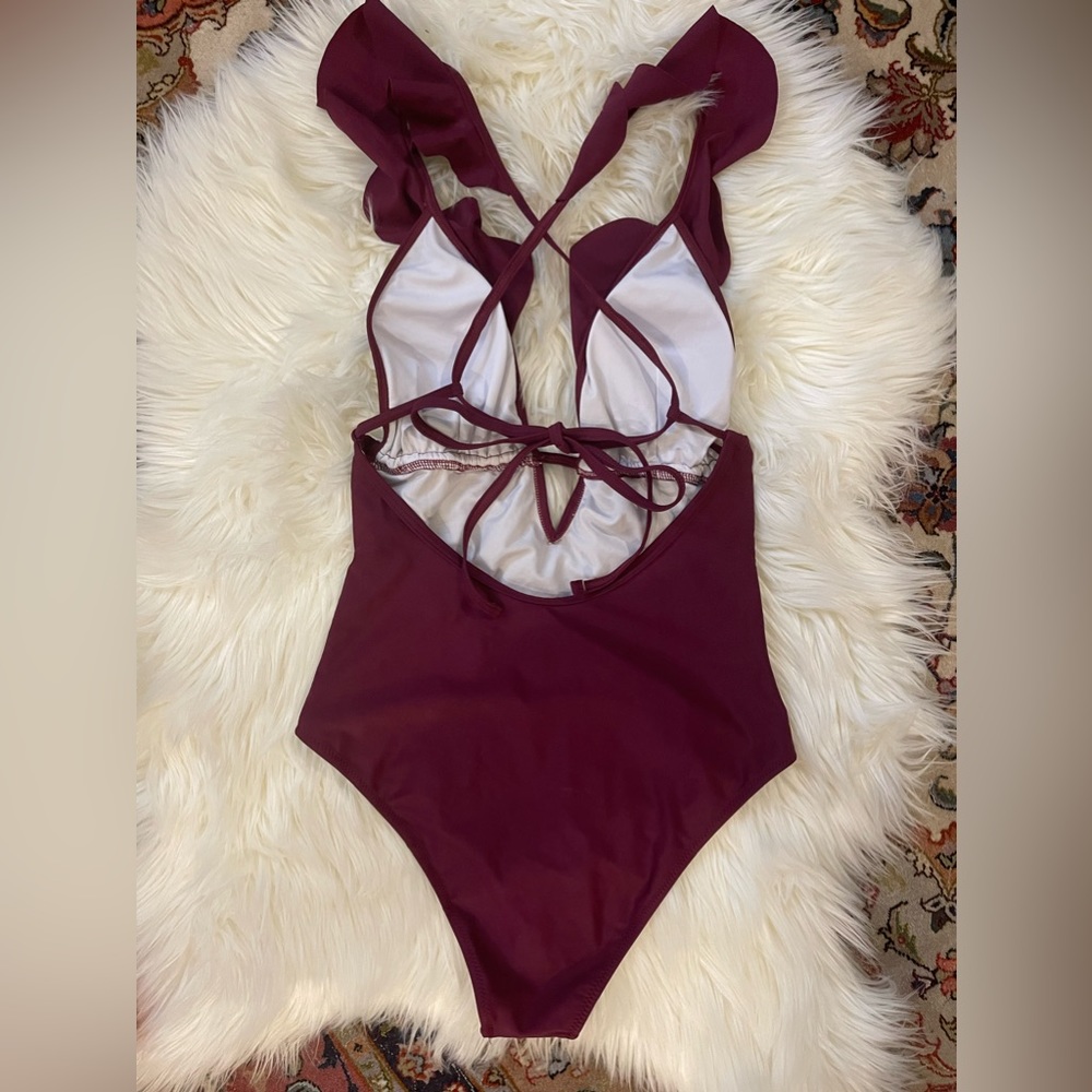 Cupshe Ruffled One-Piece Swimsuit - Picture 3 of 8